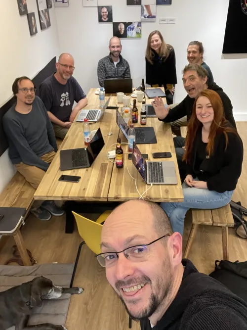 Gruppenselfie der Drupal User Group München beim Drupal Contribution Weekend.